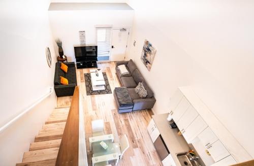 Chic 1-Bed Hollywood Loft Iconic Sign Views & Private Parking, Los Angeles (fotografie 9)