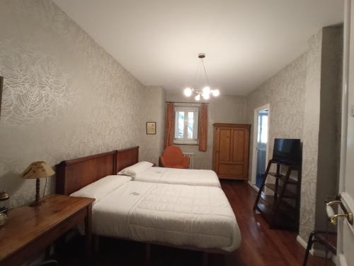 2 twin beds