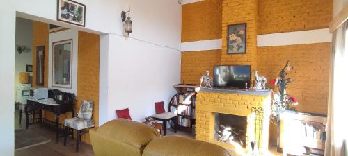 Hostie Katie's Abode - 3 BHK Homestay, Hartola near Mukteshwar