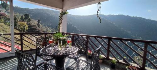 Hostie Katie's Abode - 3 BHK Homestay, Hartola near Mukteshwar