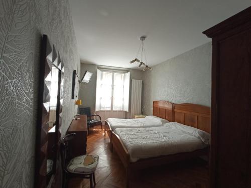 2 twin beds