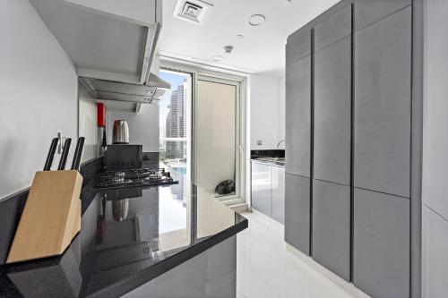 A Living Modern 1BR Apartment with Balcony & Canal View at Prive-517 Business Bay, Dubaj (zdjęcie 7)