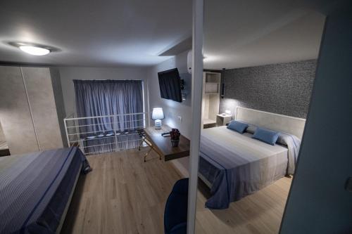 One-Bedroom Apartment image 9