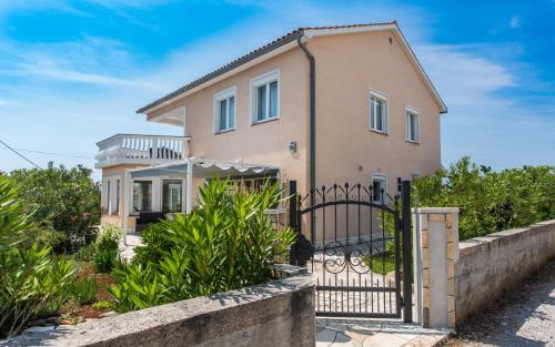  Holiday home Nika, Pension in Linardići