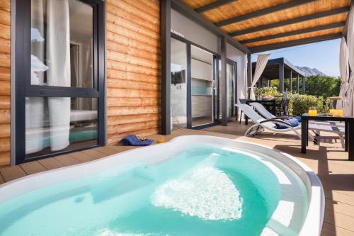 2 bedrooms, 4 beds