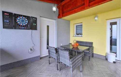Pet Friendly Home In Paruzevina With Kitchen