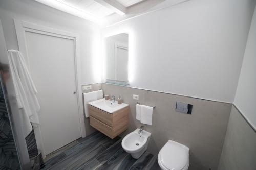 One-Bedroom Apartment image 5