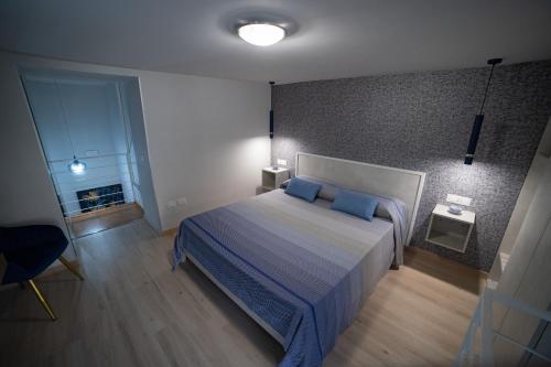 One-Bedroom Apartment image 4