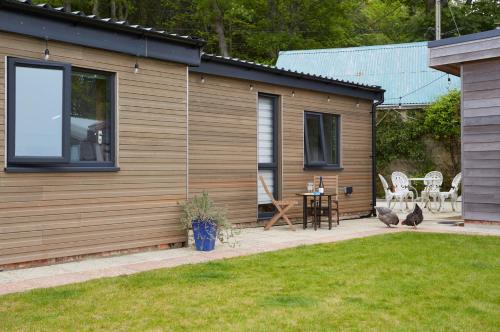 Exterior view, Puckaster Cove Cabin in Chale