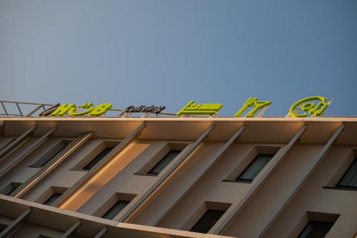 Apparthotel Privilodges Toulon Centre Gare - image 2