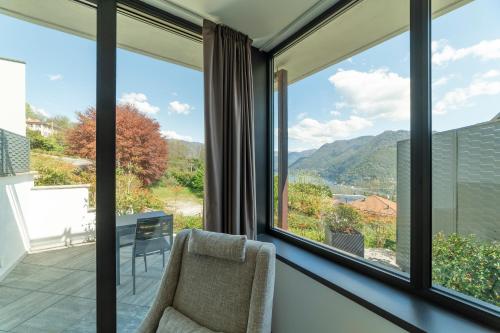 Deluxe Double or Twin Room with Partial Lake View and Garden image 4