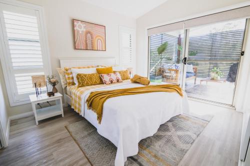 Peaceful, stylish Arakoon cottage with EV Chrger