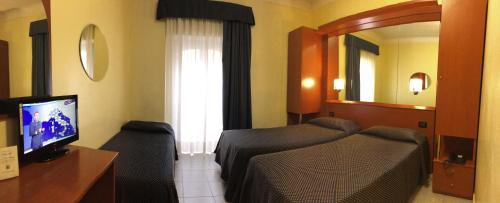 2 twin beds