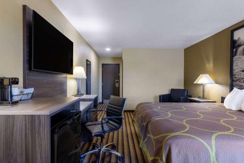 Super 8 by Wyndham Nixa/Springfield Area - image 6