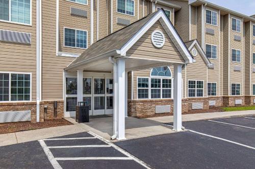 Microtel Inn & Suites by Wyndham Manchester - Newly Renovated