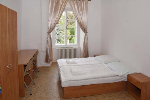 2 twin beds