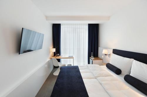 Double Room image 10