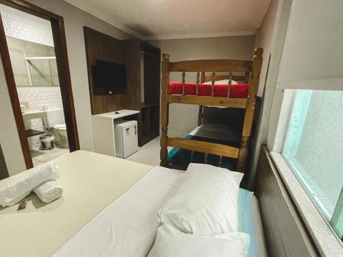 Classic Quadruple Room image 10