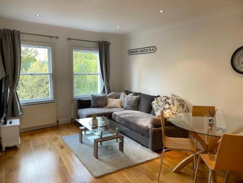 WATCH CHANGING OF THE GUARD AND WALK TO THE CASTLE! 2 Bedroom Apartment, Windsor (foto 7)