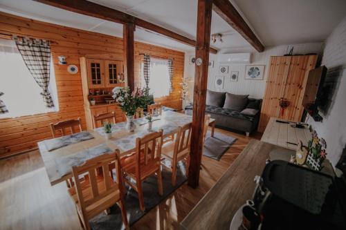 Sielanówek - Orzechowa Chatka z sauną wanną termalną jacuzzi (Sielanowek - Orzechowa Chatka z sauna wanna termalna jacuzzi) in Bjerna