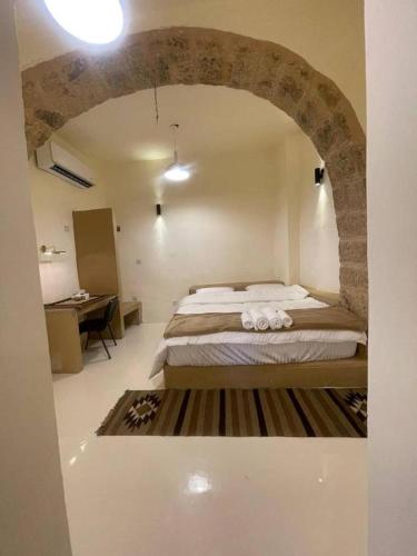 1 double bed, 2 twin beds