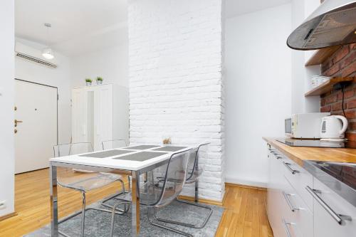 Warsaw City Centre Apartment Poznanska with Air-Conditioning by Noclegi Renters - image 2