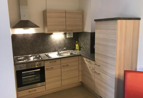 廚房, 基姆高公寓酒店 (Chiemgau Appartements) in 因策爾市中心