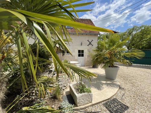 . Gîte confort aux portes des châteaux, jardin, terrasse, WIFI, vélos, proche A85 et balades nature - FR-1-381-502