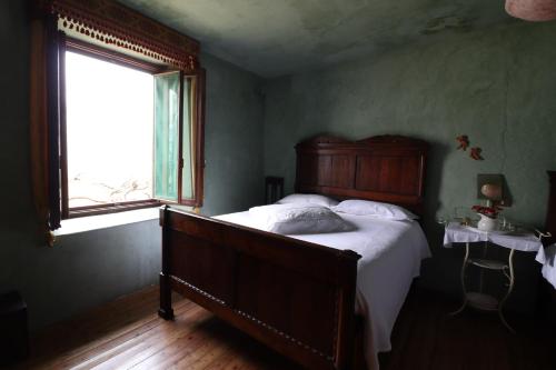 1 queen bed, 1 double bed