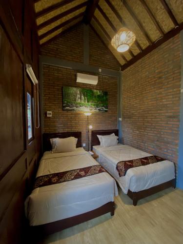 2 twin beds