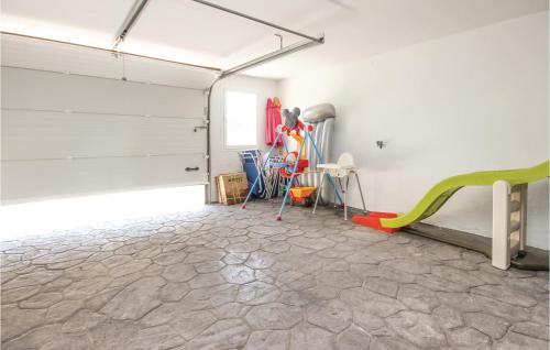 Four-Bedroom Holiday Home in Marbella - image 2