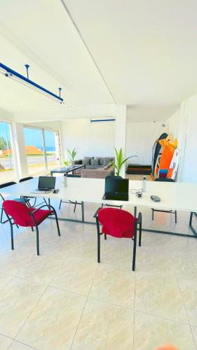 Iekārtas, Area Surf House in Muros