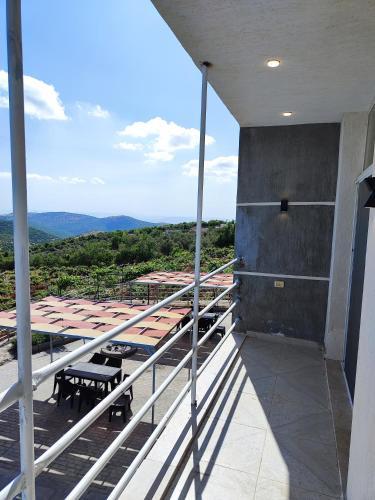 ระเบียง/ชานเรือน, Chalets in the middle of Ajloun forests شاليه و مزرعة في وسط غابات عجلون in อัญลูน