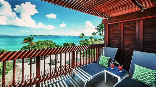 陽台/露台, Luxury Beachfront Duplex Villa on Sapphire Beach I in 雷德胡克