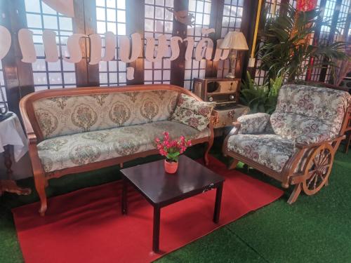 Bussaracum Resort in Tha Muang