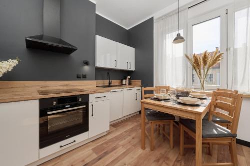 Norwida Apartment with Balcony Downtown Wrocław by Noclegi Renters, Breslau (Foto 5)