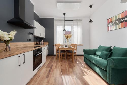 Norwida Apartment with Balcony Downtown Wrocław by Noclegi Renters, Breslau (Foto 10)