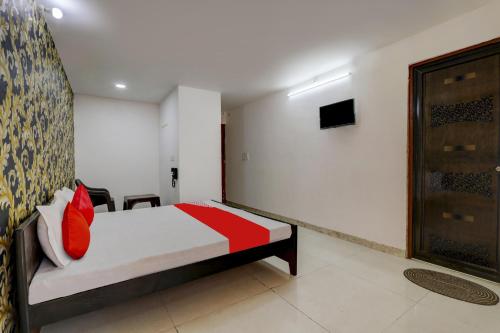 OYO Flagship Ck Inn Near Chaudhary Charan Singh International Airport