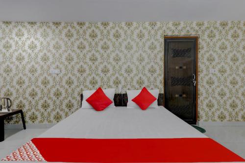 OYO Flagship Ck Inn Near Chaudhary Charan Singh International Airport