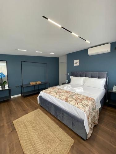 Voyage Penthouse, Tirana