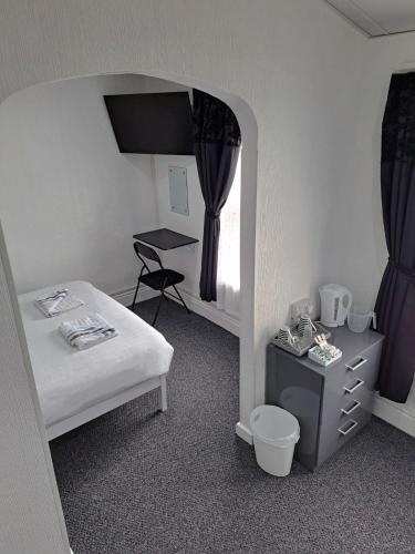 The Mornington Hotel - image 10