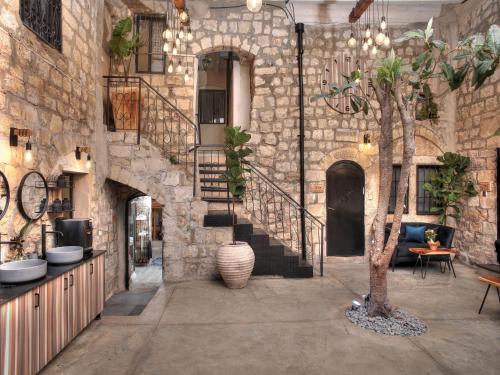 共用ラウンジ/TVエリア, אבני החושן - סוויטות יוקרה בצפת העתיקה - Avnei Hachoshen - Luxury Suites in the Old City in サフェド