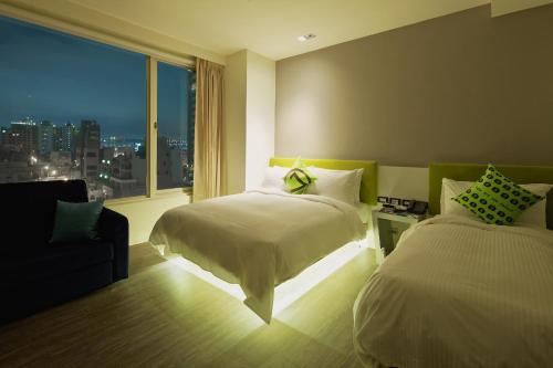 room detail thumbnail 2