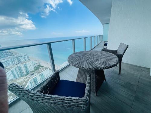 STAY AT THE TOP WITH AMAZING VIEWS By rent4us