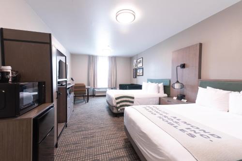 2 queen beds