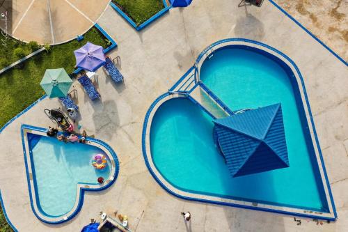 泳池, 13-Bedroom Complex in Cape Point Bakau Gambia in 丹尼斯角