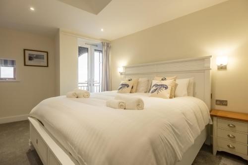 Seaborne Penthouse - Tap to explore photos