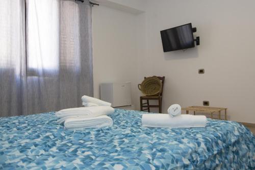 Standard Double Room image 7