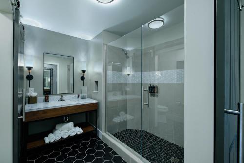 Oxford Suites Paso Robles - image 14