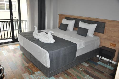 CHECK IN HOTEL - image 4
